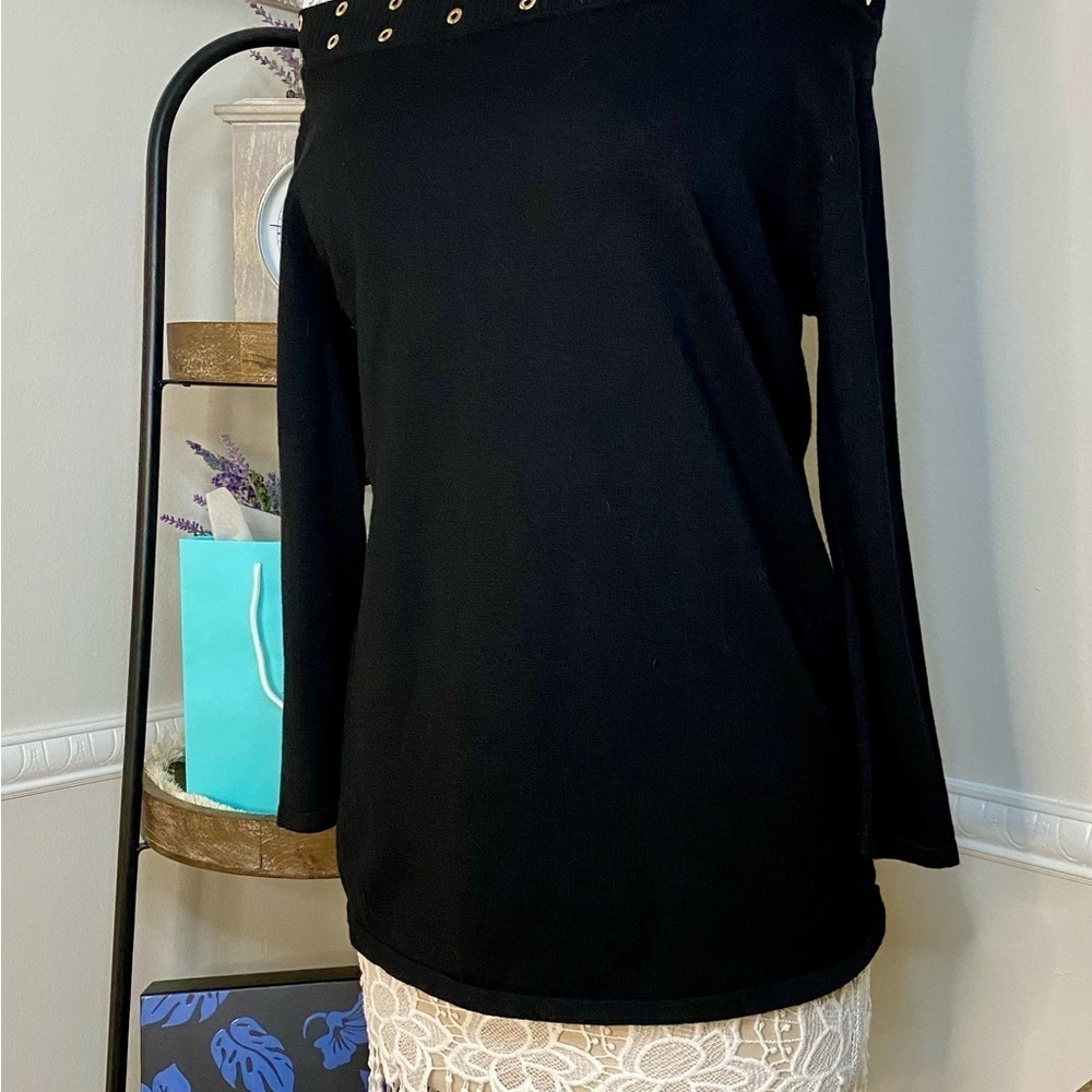 🌸Carolyn Taylor Sweater🖤 - Picture 2 of 6